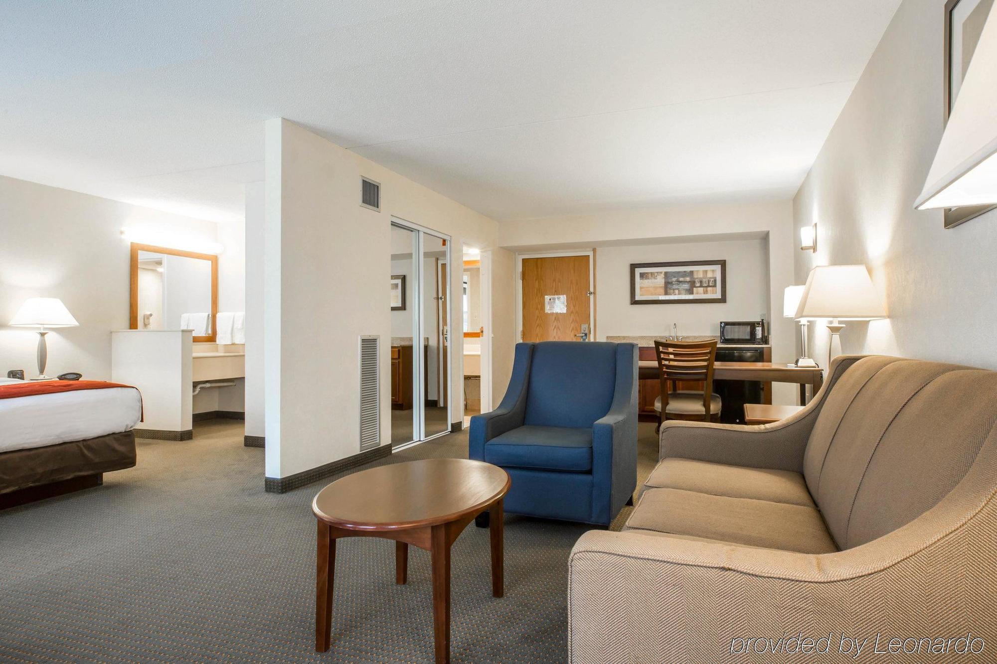 Comfort Suites South Burlington Near University Zewnętrze zdjęcie