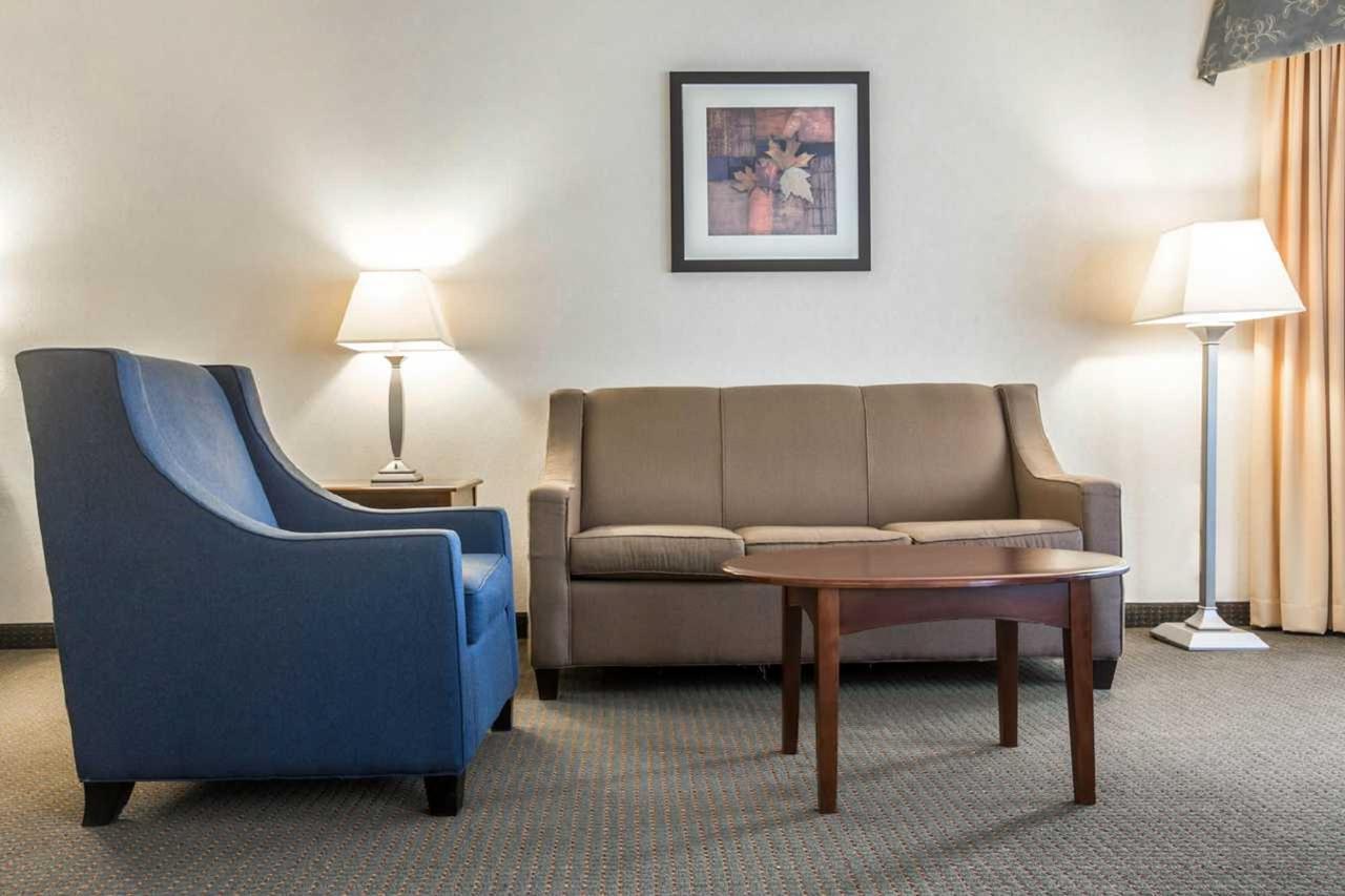 Comfort Suites South Burlington Near University Zewnętrze zdjęcie