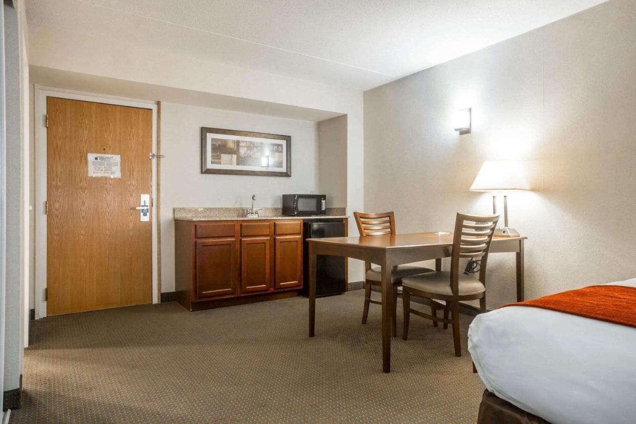 Comfort Suites South Burlington Near University Zewnętrze zdjęcie