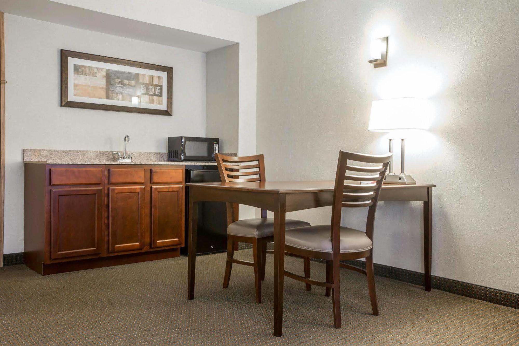 Comfort Suites South Burlington Near University Zewnętrze zdjęcie
